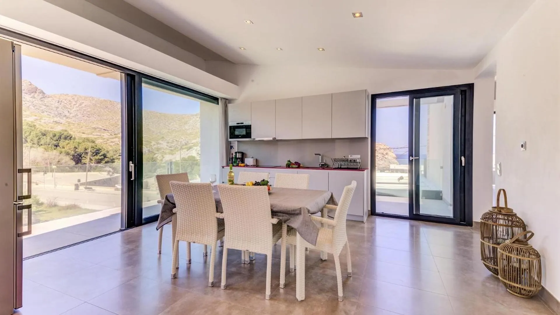 Cala Clara Beach Apartment By Sealand Villas Cala de Sant Vicenc 西班牙