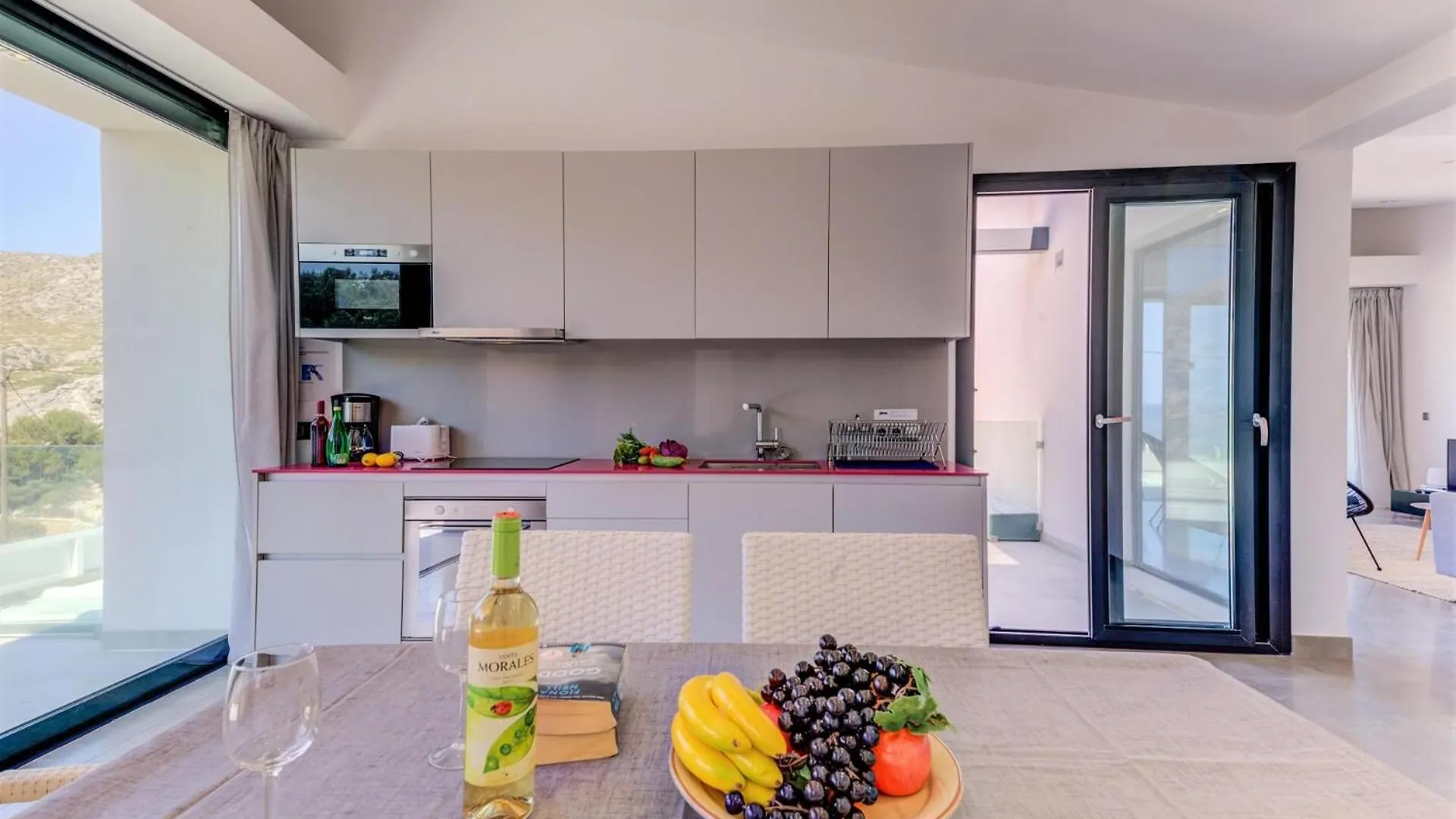 Cala Clara Beach Apartment By Sealand Villas Cala de Sant Vicenc